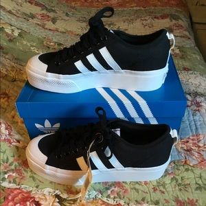 NWB sz 9.5 Adidas Nizza platform sneakers black and white